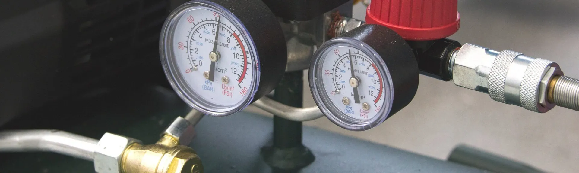 HVAC maintenance pressure gauges